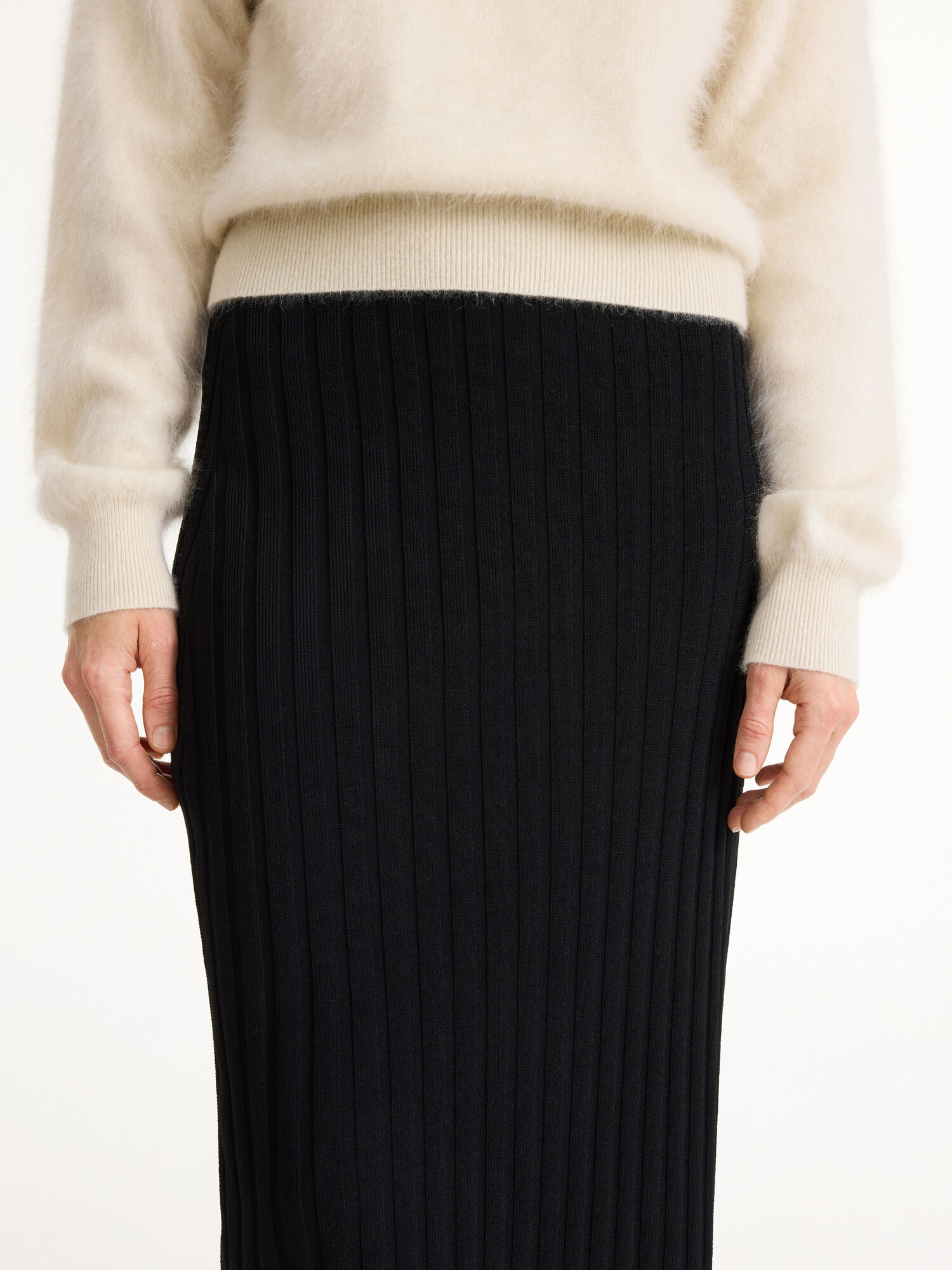 By Malene Birger Fiemme Midi Skirt Neuleet Mustat | FI_BB27280