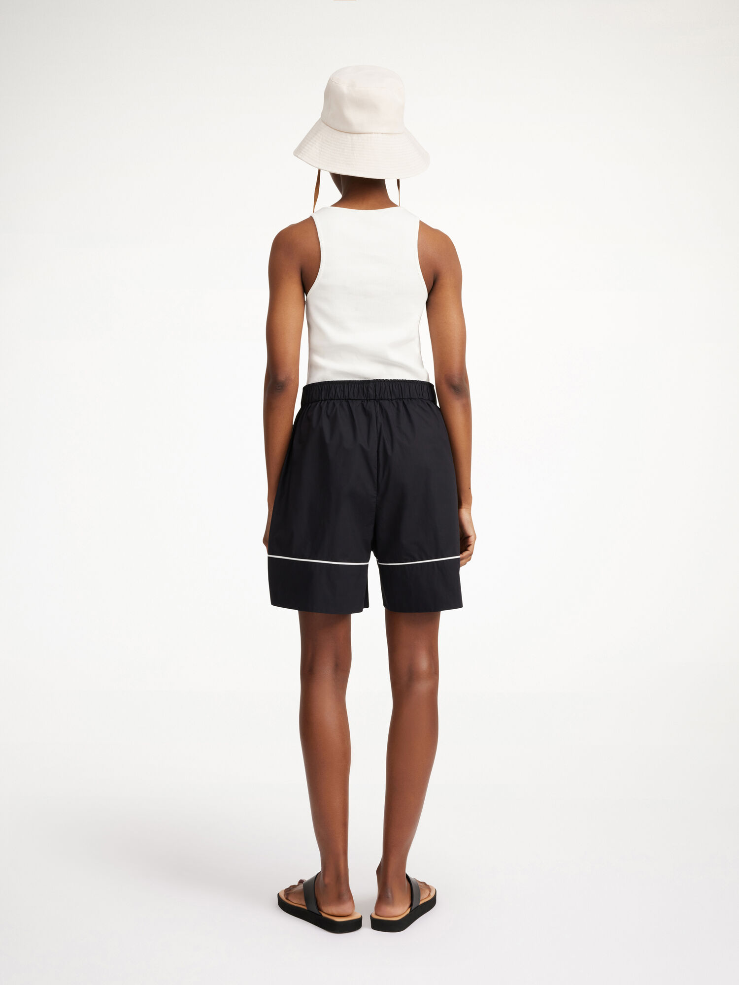 By Malene Birger Siara Organic Cotton Shortsit Mustat | FI_BB49889