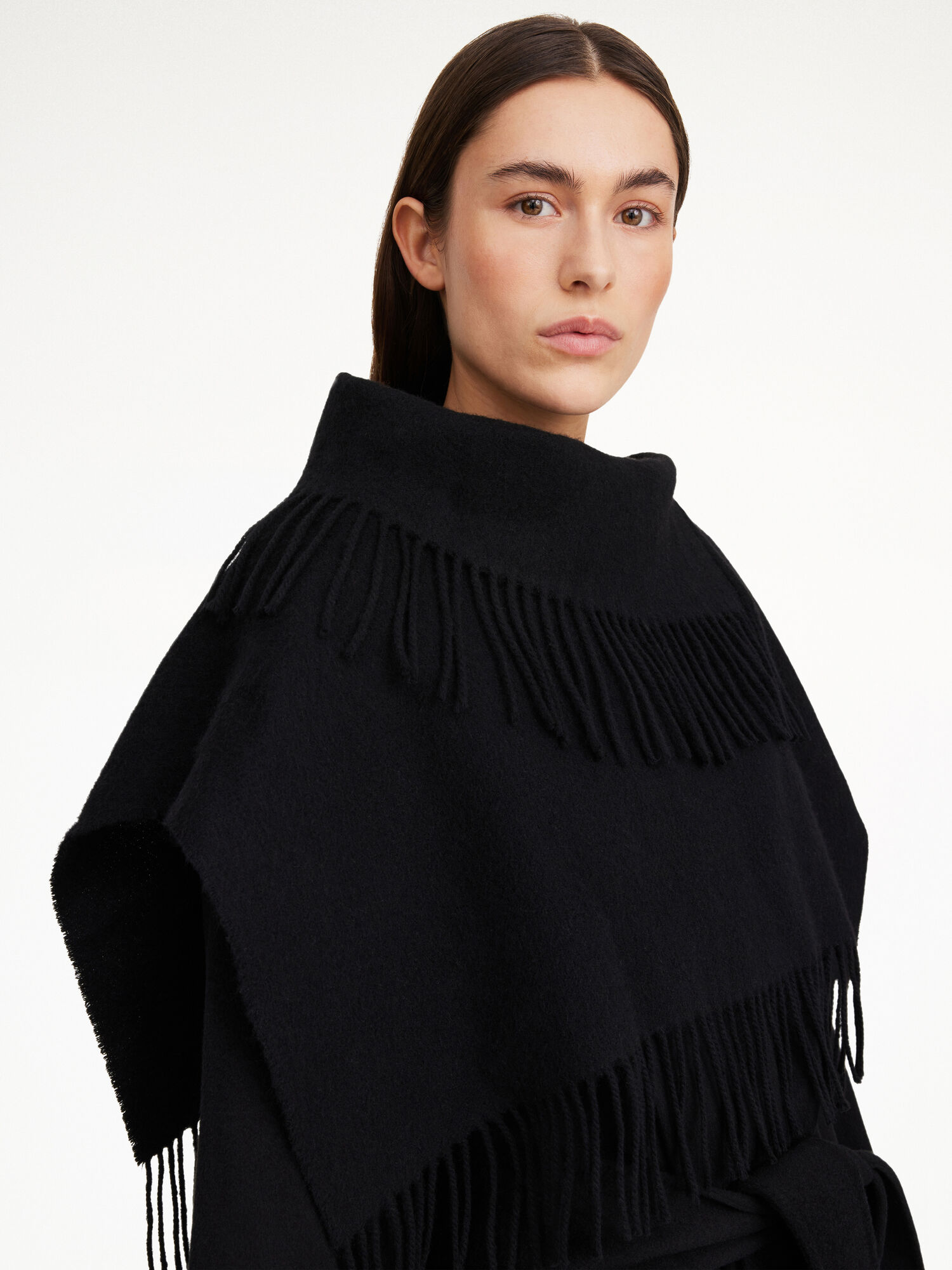 By Malene Birger Turtla Wool Fringe Bib Huivit Mustat | FI_BB21160